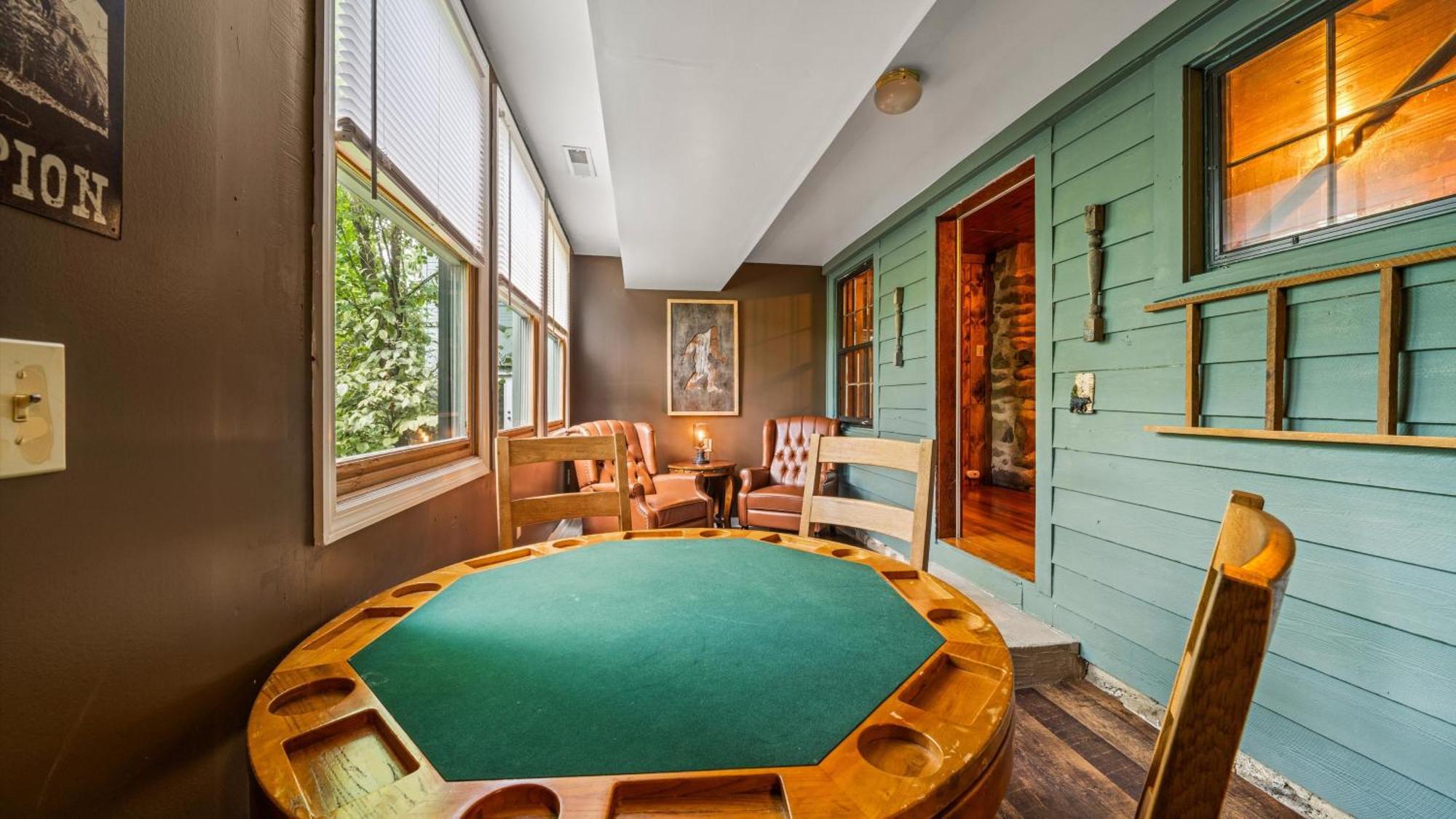Whiskey Ridge Lodge, A Restored 1940S Gem, 2 Mins From Downtown, Breathtaking City Views, Custom Game Room, And Spacious Elegance Gatlinburg Extérieur photo
