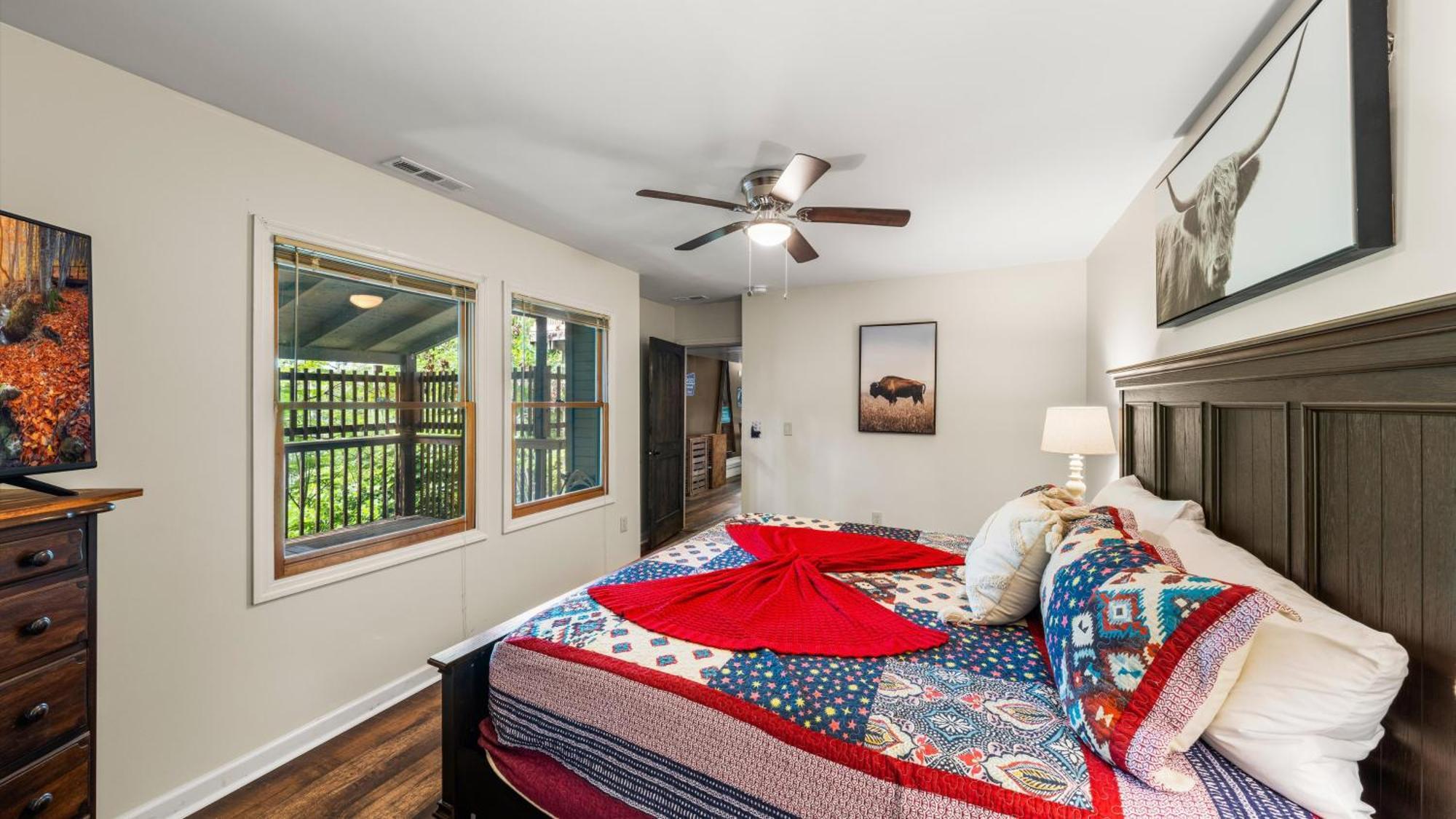 Whiskey Ridge Lodge, A Restored 1940S Gem, 2 Mins From Downtown, Breathtaking City Views, Custom Game Room, And Spacious Elegance Gatlinburg Extérieur photo