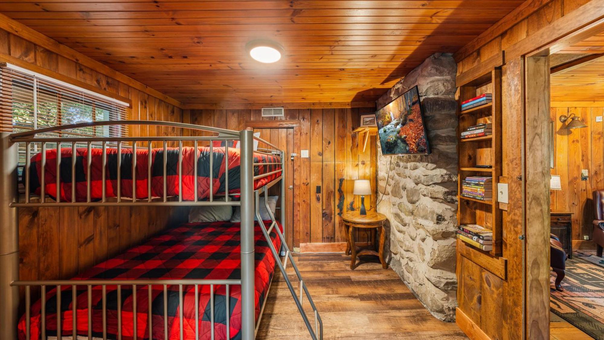 Whiskey Ridge Lodge, A Restored 1940S Gem, 2 Mins From Downtown, Breathtaking City Views, Custom Game Room, And Spacious Elegance Gatlinburg Extérieur photo