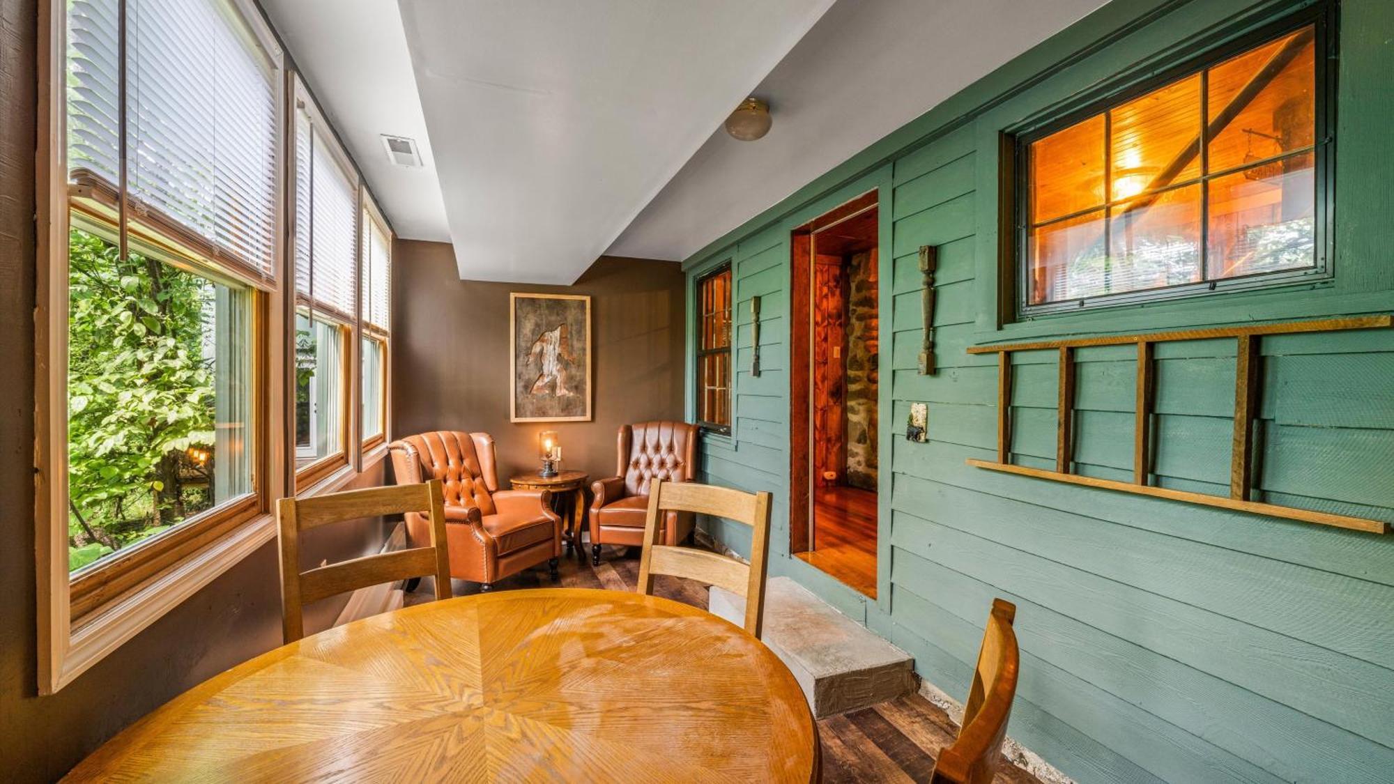 Whiskey Ridge Lodge, A Restored 1940S Gem, 2 Mins From Downtown, Breathtaking City Views, Custom Game Room, And Spacious Elegance Gatlinburg Extérieur photo