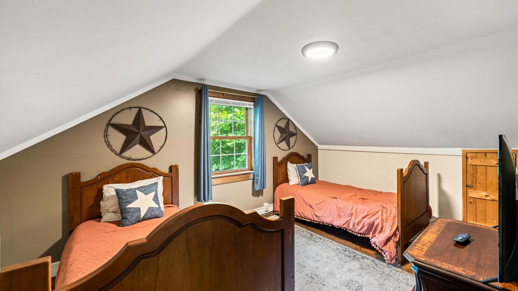 Whiskey Ridge Lodge, A Restored 1940S Gem, 2 Mins From Downtown, Breathtaking City Views, Custom Game Room, And Spacious Elegance Gatlinburg Extérieur photo