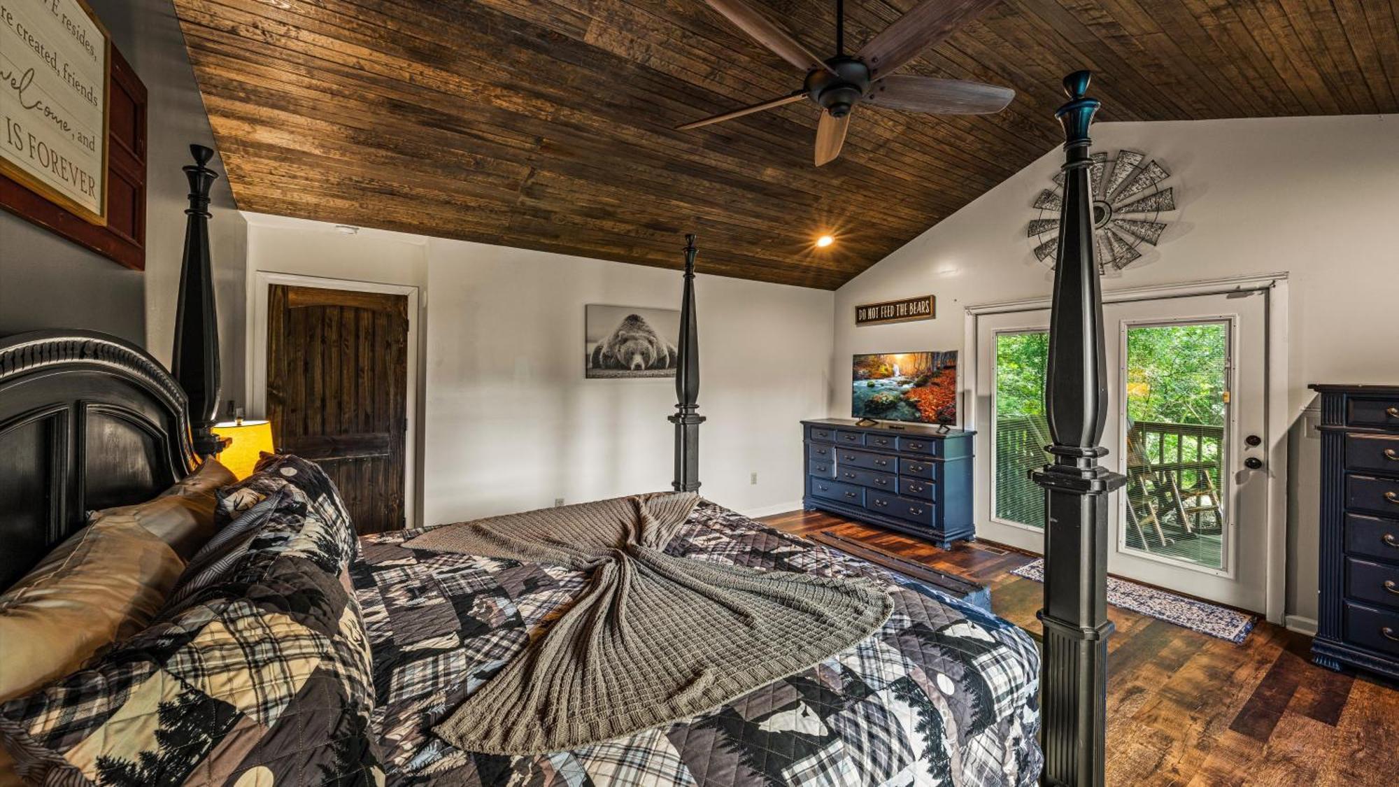 Whiskey Ridge Lodge, A Restored 1940S Gem, 2 Mins From Downtown, Breathtaking City Views, Custom Game Room, And Spacious Elegance Gatlinburg Extérieur photo