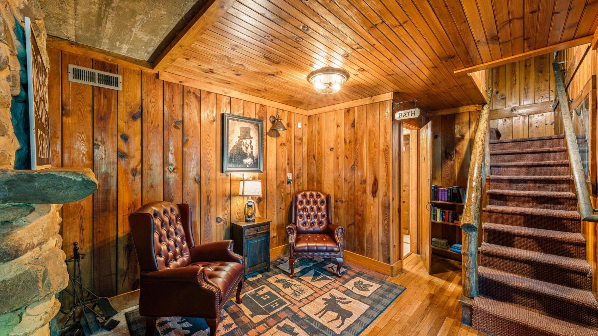 Whiskey Ridge Lodge, A Restored 1940S Gem, 2 Mins From Downtown, Breathtaking City Views, Custom Game Room, And Spacious Elegance Gatlinburg Extérieur photo