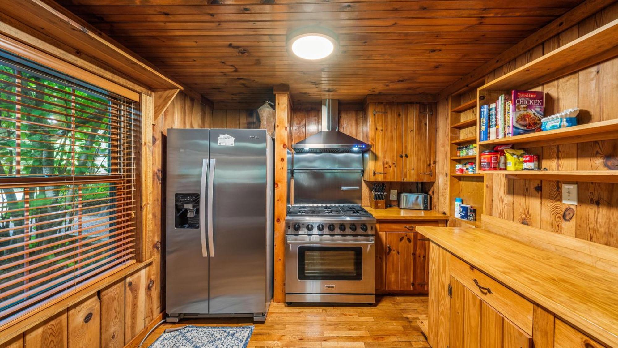 Whiskey Ridge Lodge, A Restored 1940S Gem, 2 Mins From Downtown, Breathtaking City Views, Custom Game Room, And Spacious Elegance Gatlinburg Extérieur photo