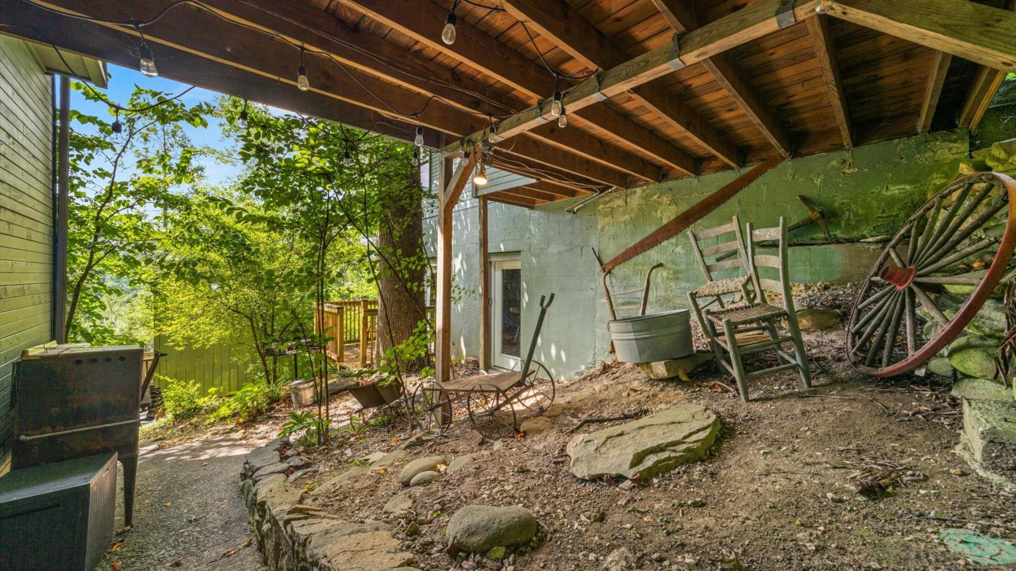 Whiskey Ridge Lodge, A Restored 1940S Gem, 2 Mins From Downtown, Breathtaking City Views, Custom Game Room, And Spacious Elegance Gatlinburg Extérieur photo