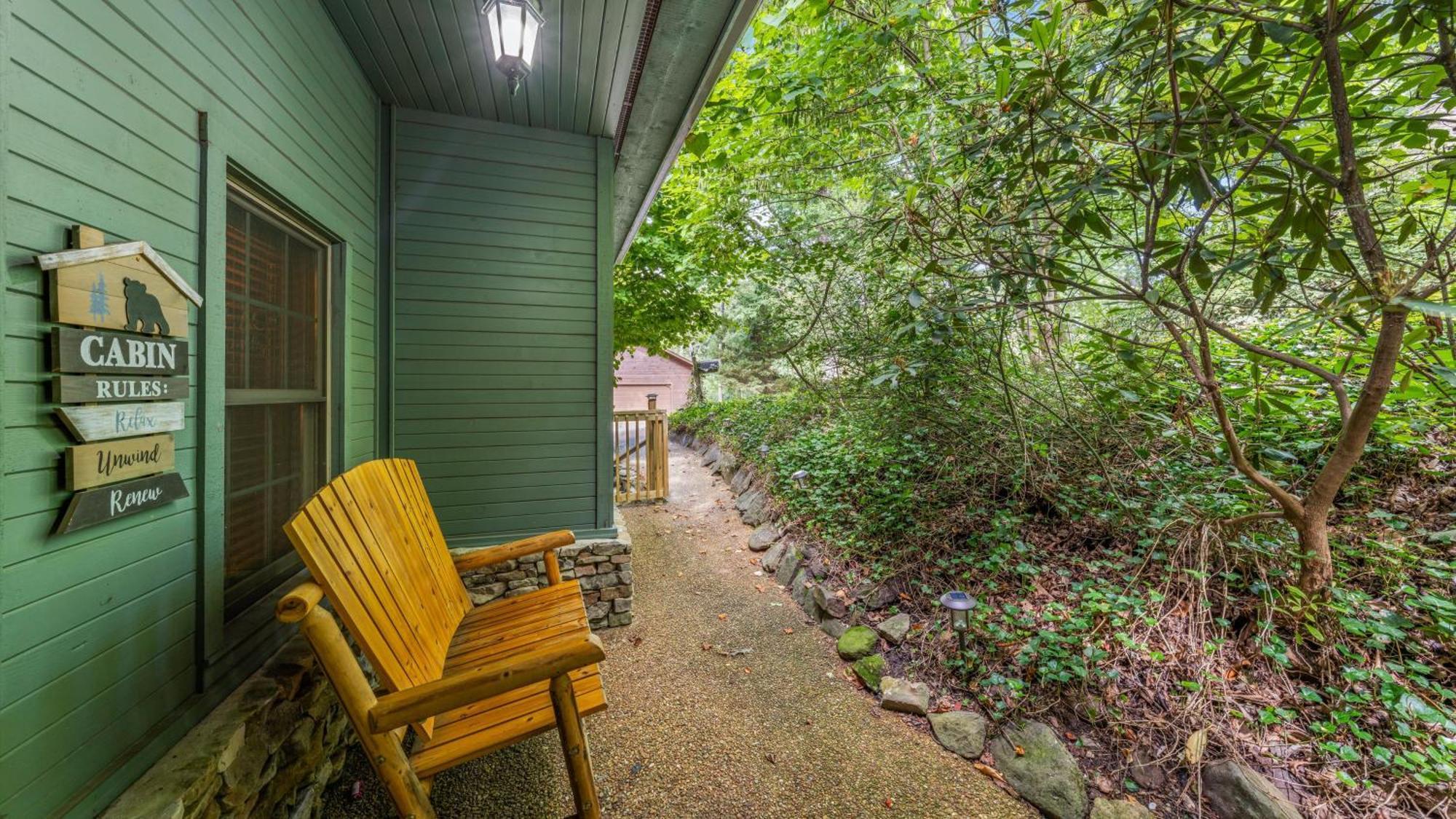 Whiskey Ridge Lodge, A Restored 1940S Gem, 2 Mins From Downtown, Breathtaking City Views, Custom Game Room, And Spacious Elegance Gatlinburg Extérieur photo