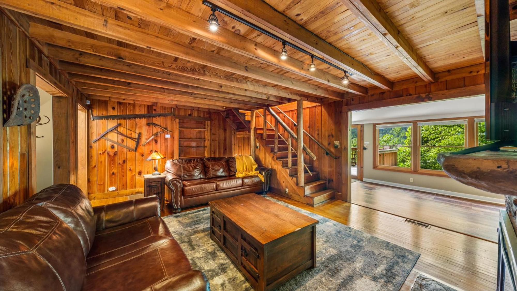 Whiskey Ridge Lodge, A Restored 1940S Gem, 2 Mins From Downtown, Breathtaking City Views, Custom Game Room, And Spacious Elegance Gatlinburg Extérieur photo