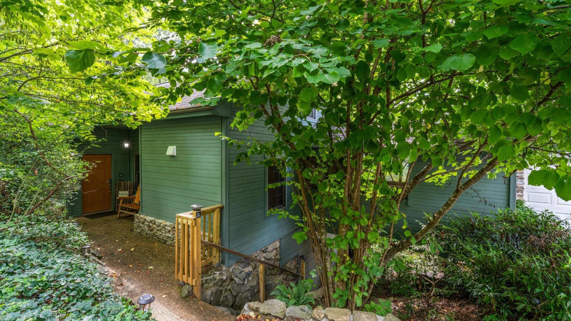 Whiskey Ridge Lodge, A Restored 1940S Gem, 2 Mins From Downtown, Breathtaking City Views, Custom Game Room, And Spacious Elegance Gatlinburg Extérieur photo