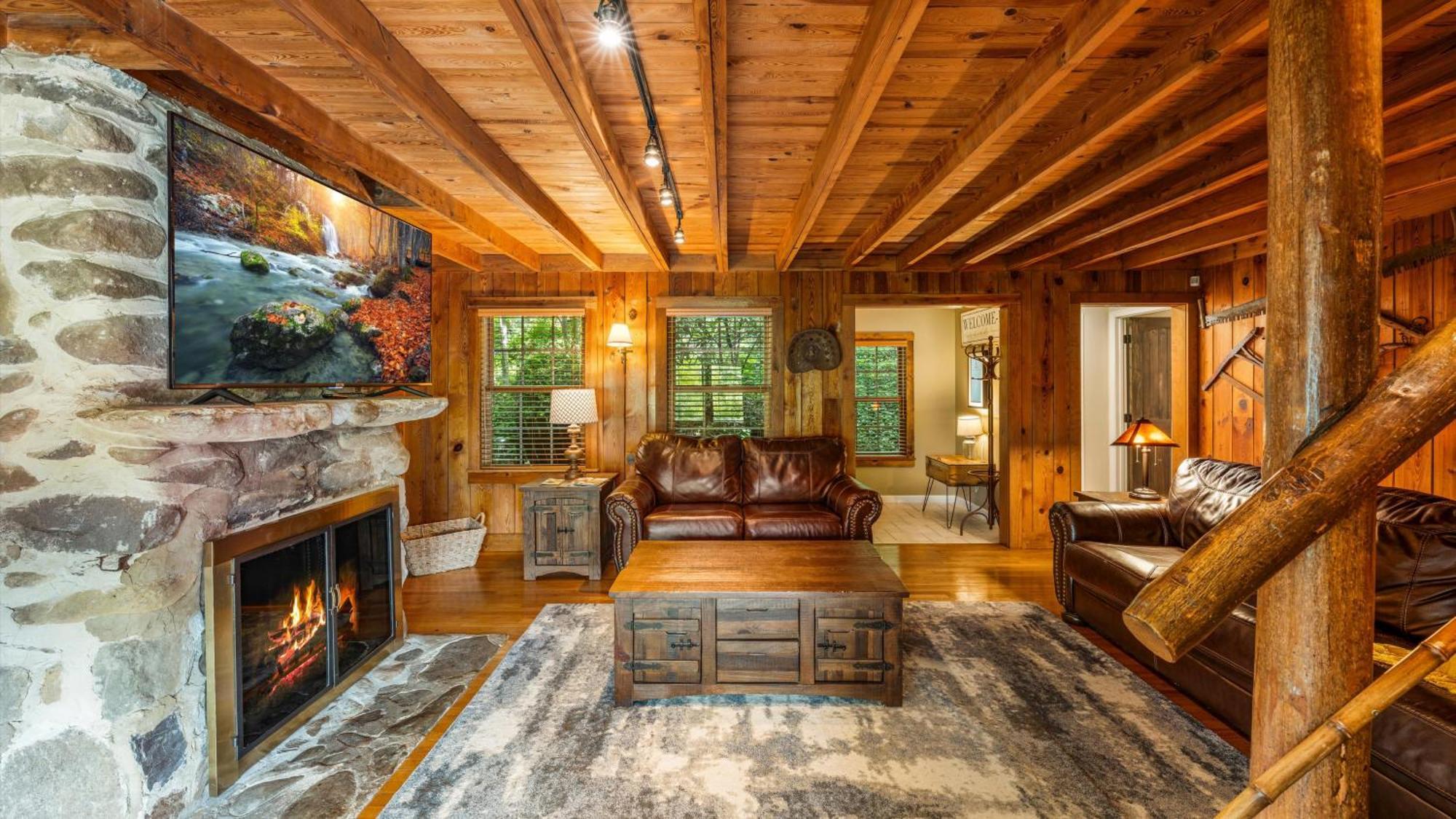 Whiskey Ridge Lodge, A Restored 1940S Gem, 2 Mins From Downtown, Breathtaking City Views, Custom Game Room, And Spacious Elegance Gatlinburg Extérieur photo