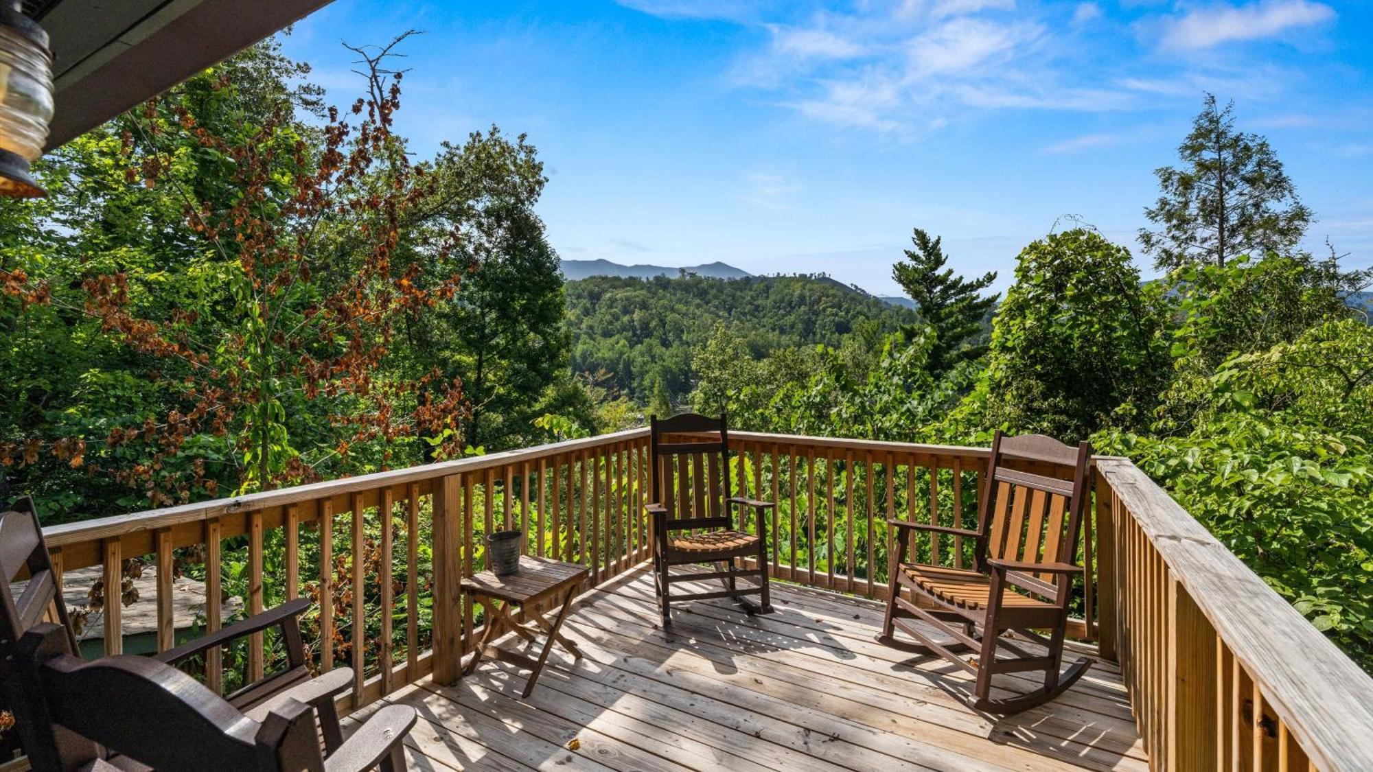 Whiskey Ridge Lodge, A Restored 1940S Gem, 2 Mins From Downtown, Breathtaking City Views, Custom Game Room, And Spacious Elegance Gatlinburg Extérieur photo