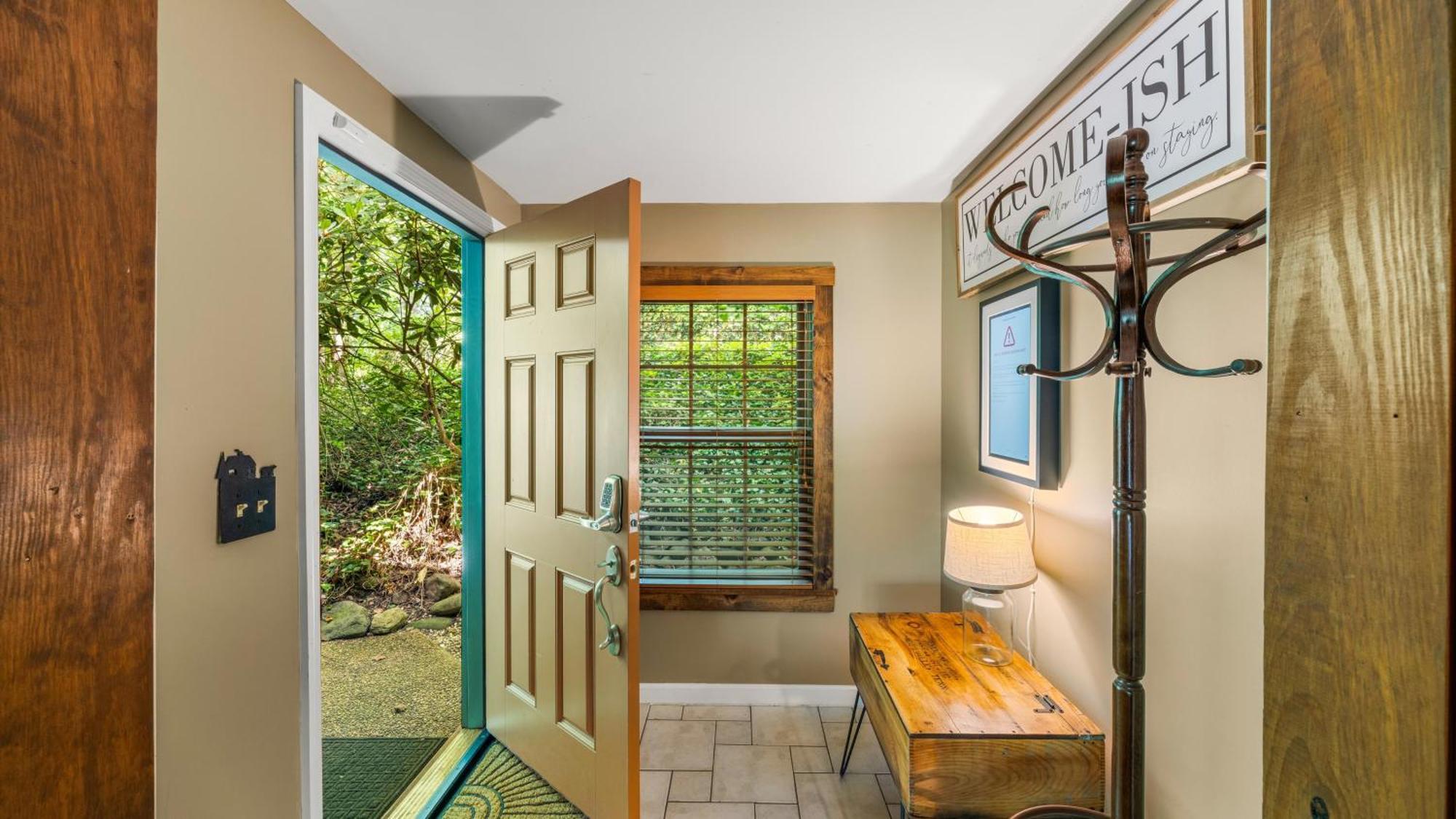 Whiskey Ridge Lodge, A Restored 1940S Gem, 2 Mins From Downtown, Breathtaking City Views, Custom Game Room, And Spacious Elegance Gatlinburg Extérieur photo
