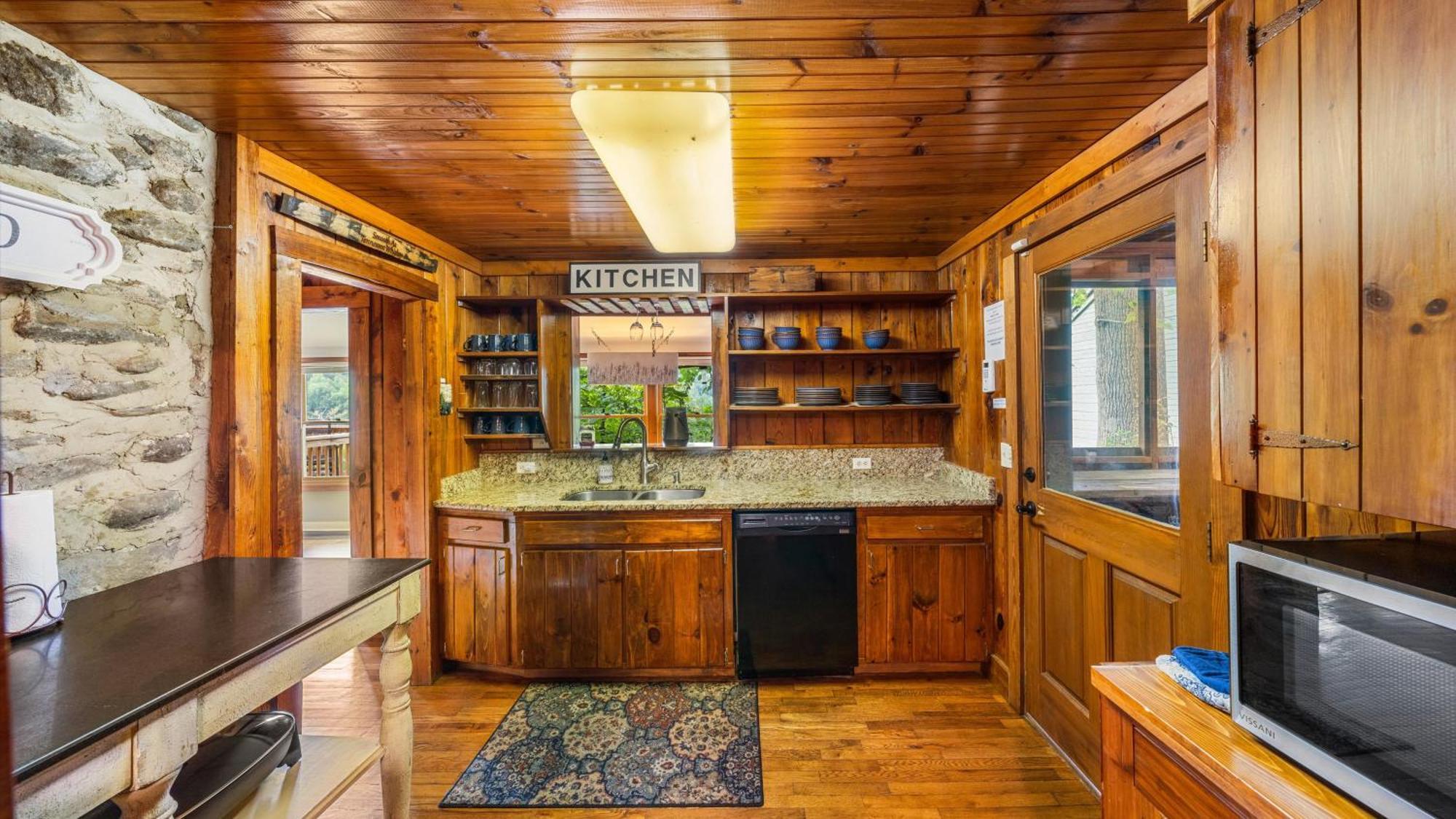 Whiskey Ridge Lodge, A Restored 1940S Gem, 2 Mins From Downtown, Breathtaking City Views, Custom Game Room, And Spacious Elegance Gatlinburg Extérieur photo