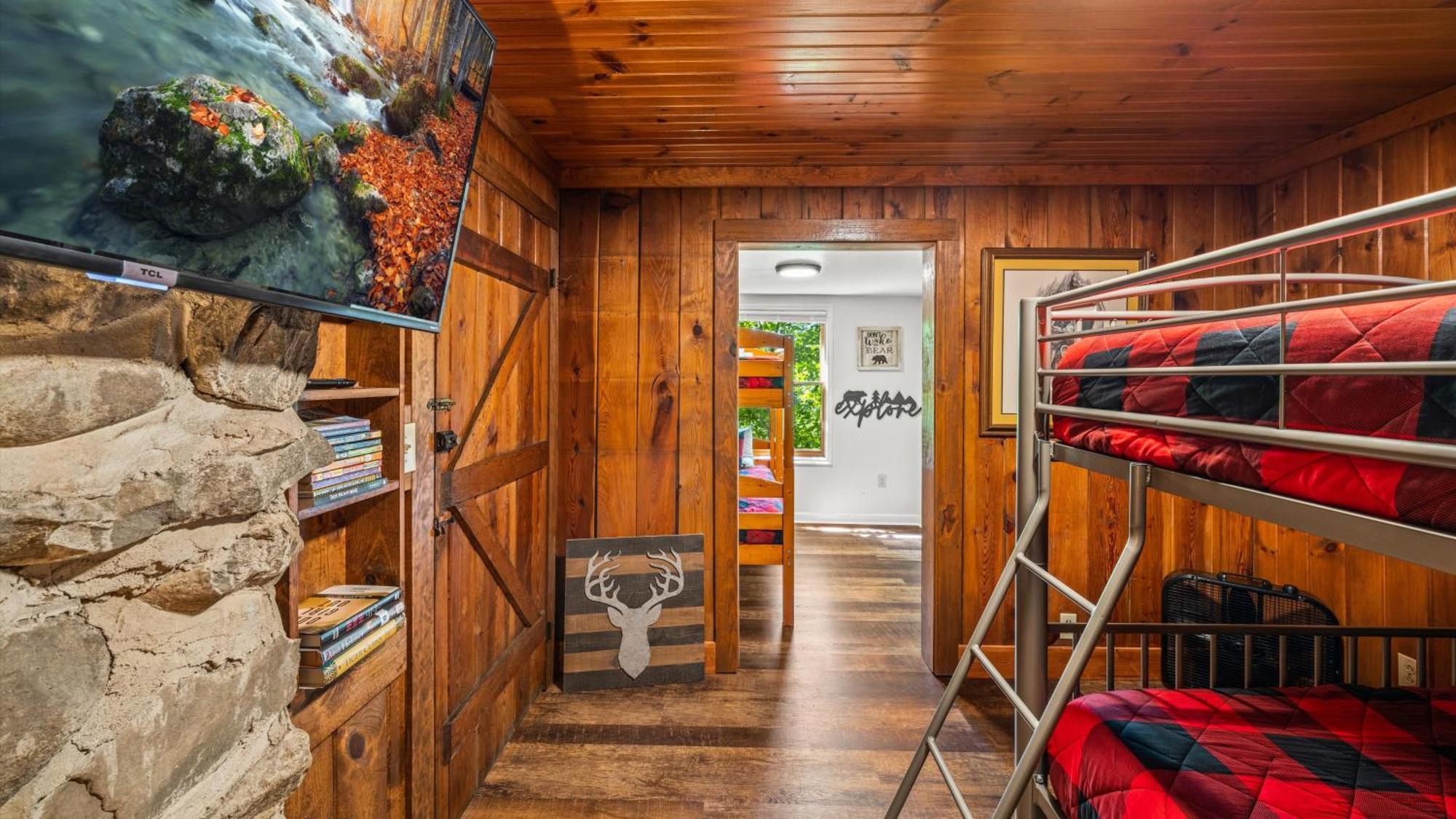 Whiskey Ridge Lodge, A Restored 1940S Gem, 2 Mins From Downtown, Breathtaking City Views, Custom Game Room, And Spacious Elegance Gatlinburg Extérieur photo