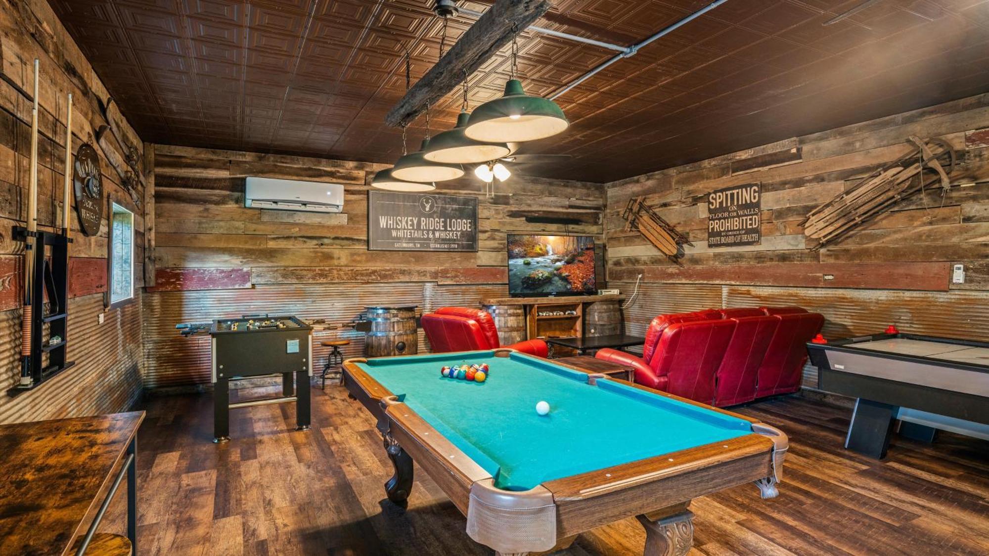 Whiskey Ridge Lodge, A Restored 1940S Gem, 2 Mins From Downtown, Breathtaking City Views, Custom Game Room, And Spacious Elegance Gatlinburg Extérieur photo