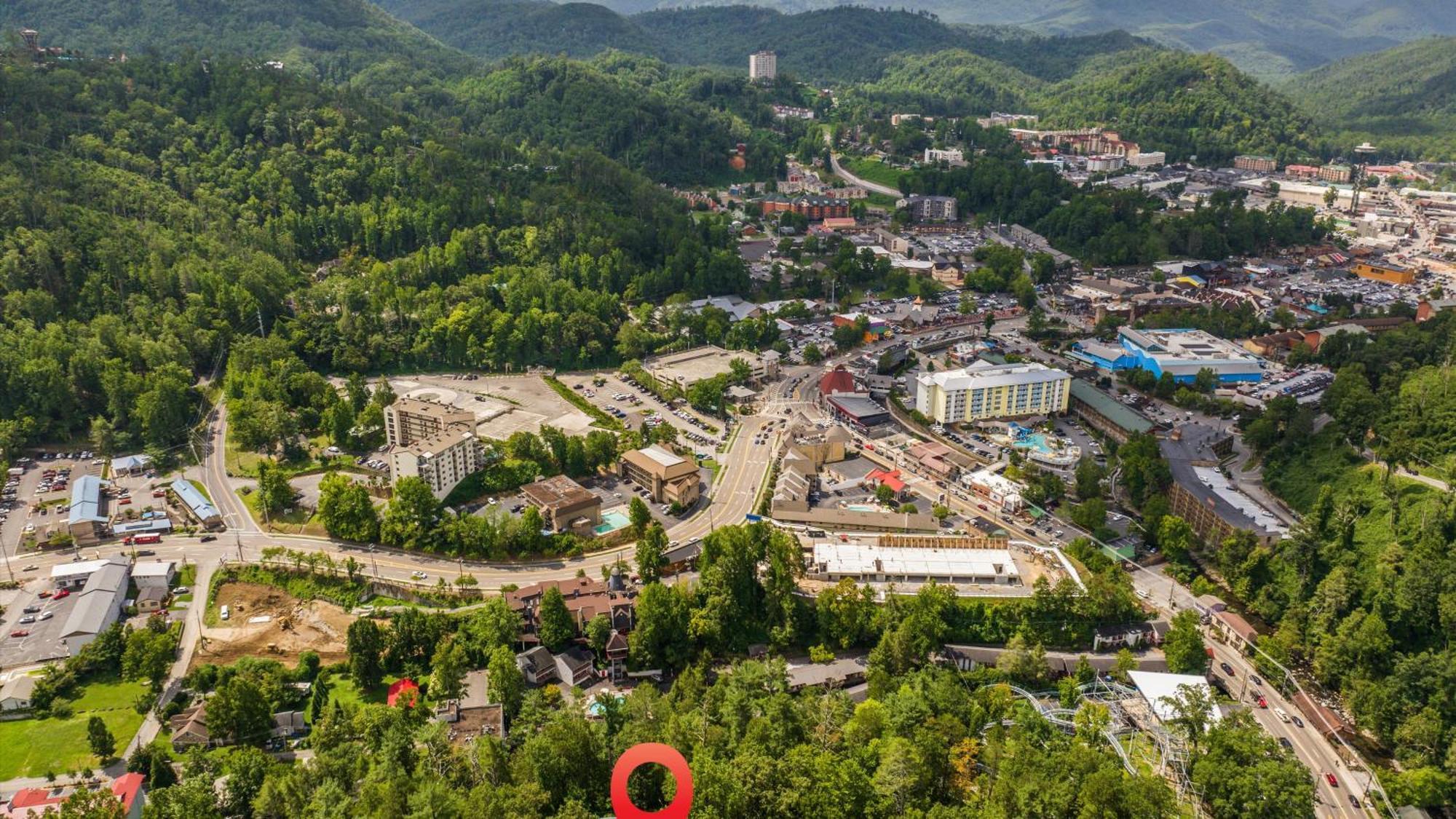 Whiskey Ridge Lodge, A Restored 1940S Gem, 2 Mins From Downtown, Breathtaking City Views, Custom Game Room, And Spacious Elegance Gatlinburg Extérieur photo