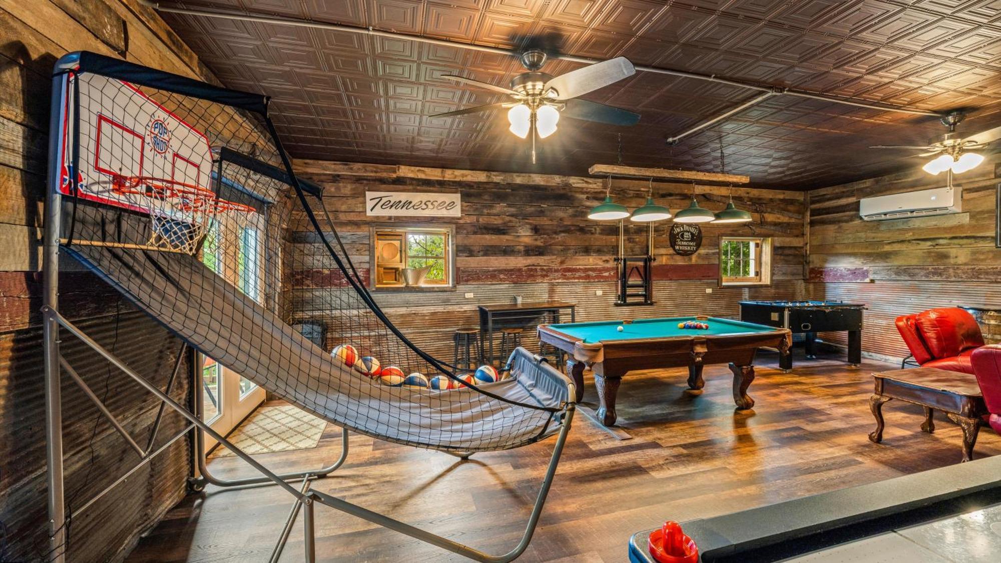 Whiskey Ridge Lodge, A Restored 1940S Gem, 2 Mins From Downtown, Breathtaking City Views, Custom Game Room, And Spacious Elegance Gatlinburg Extérieur photo