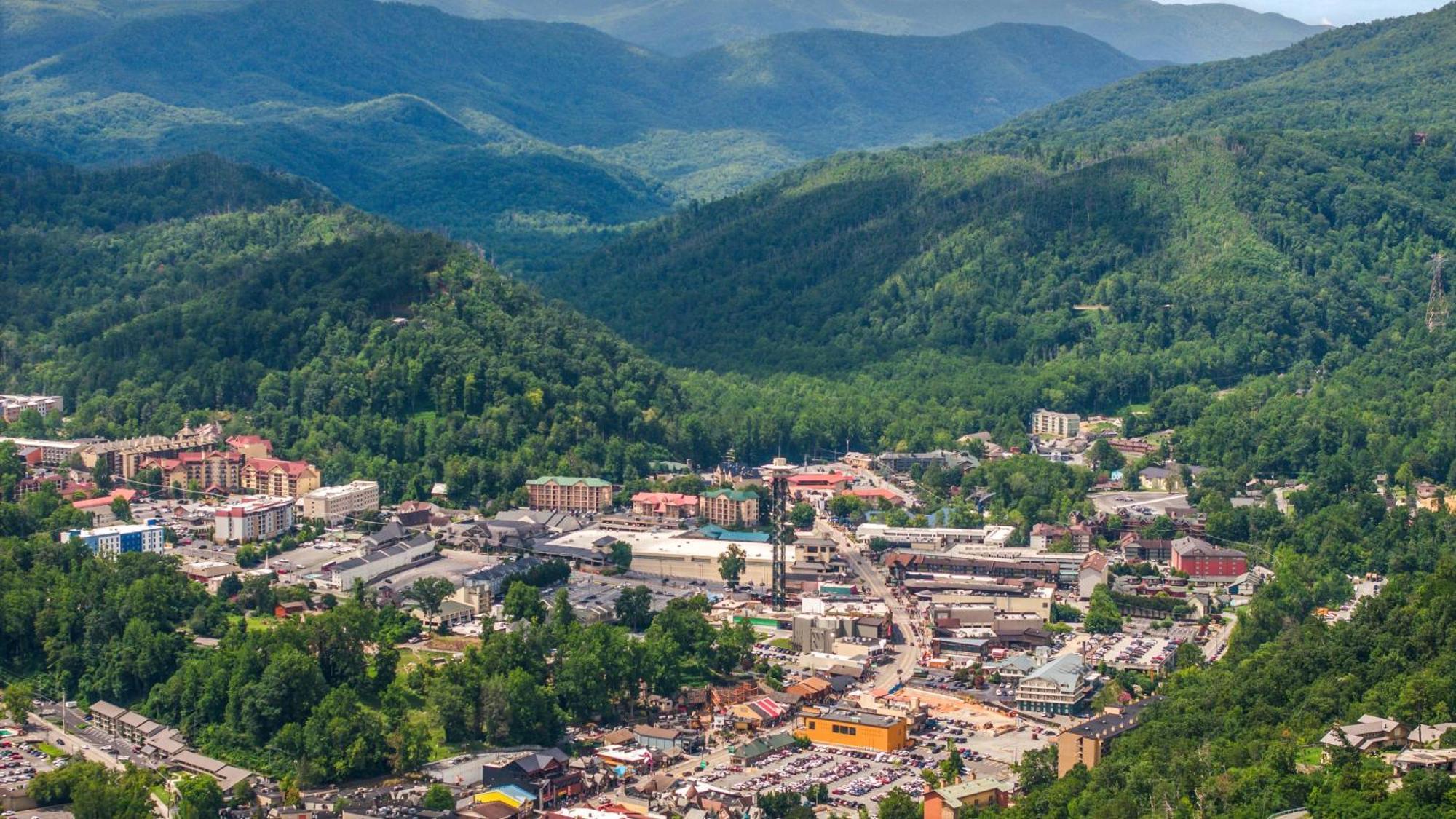 Whiskey Ridge Lodge, A Restored 1940S Gem, 2 Mins From Downtown, Breathtaking City Views, Custom Game Room, And Spacious Elegance Gatlinburg Extérieur photo