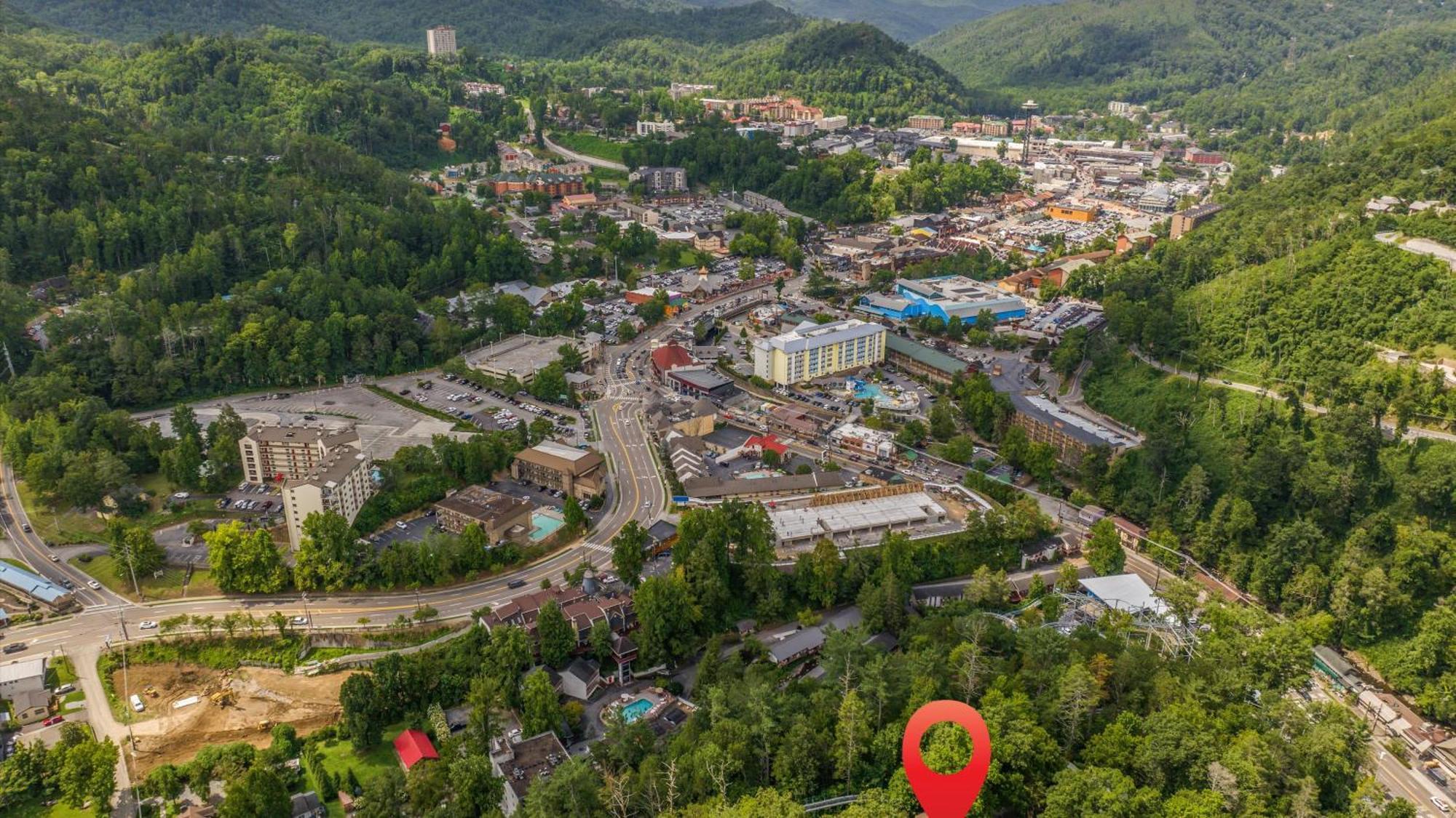 Whiskey Ridge Lodge, A Restored 1940S Gem, 2 Mins From Downtown, Breathtaking City Views, Custom Game Room, And Spacious Elegance Gatlinburg Extérieur photo