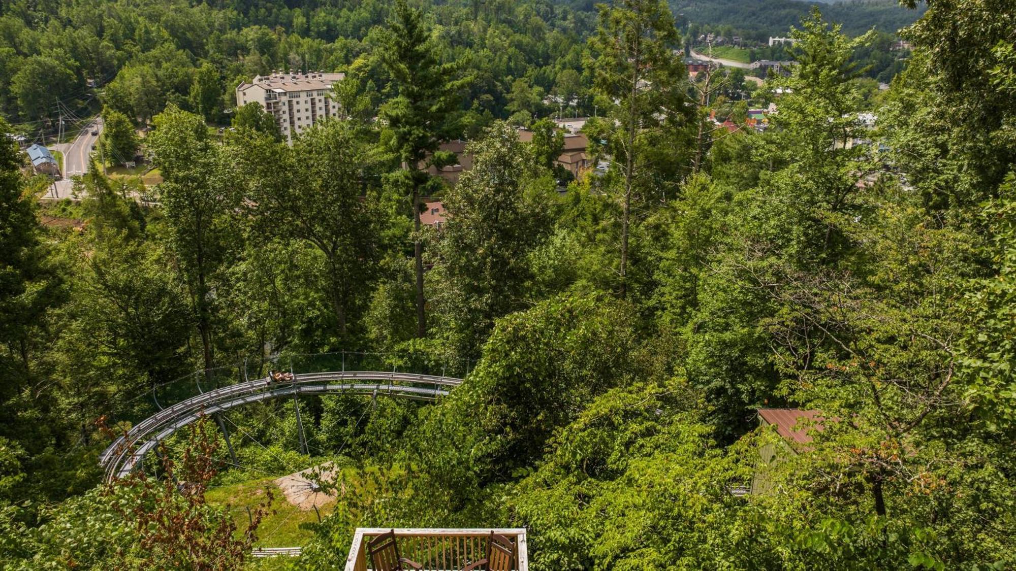 Whiskey Ridge Lodge, A Restored 1940S Gem, 2 Mins From Downtown, Breathtaking City Views, Custom Game Room, And Spacious Elegance Gatlinburg Extérieur photo