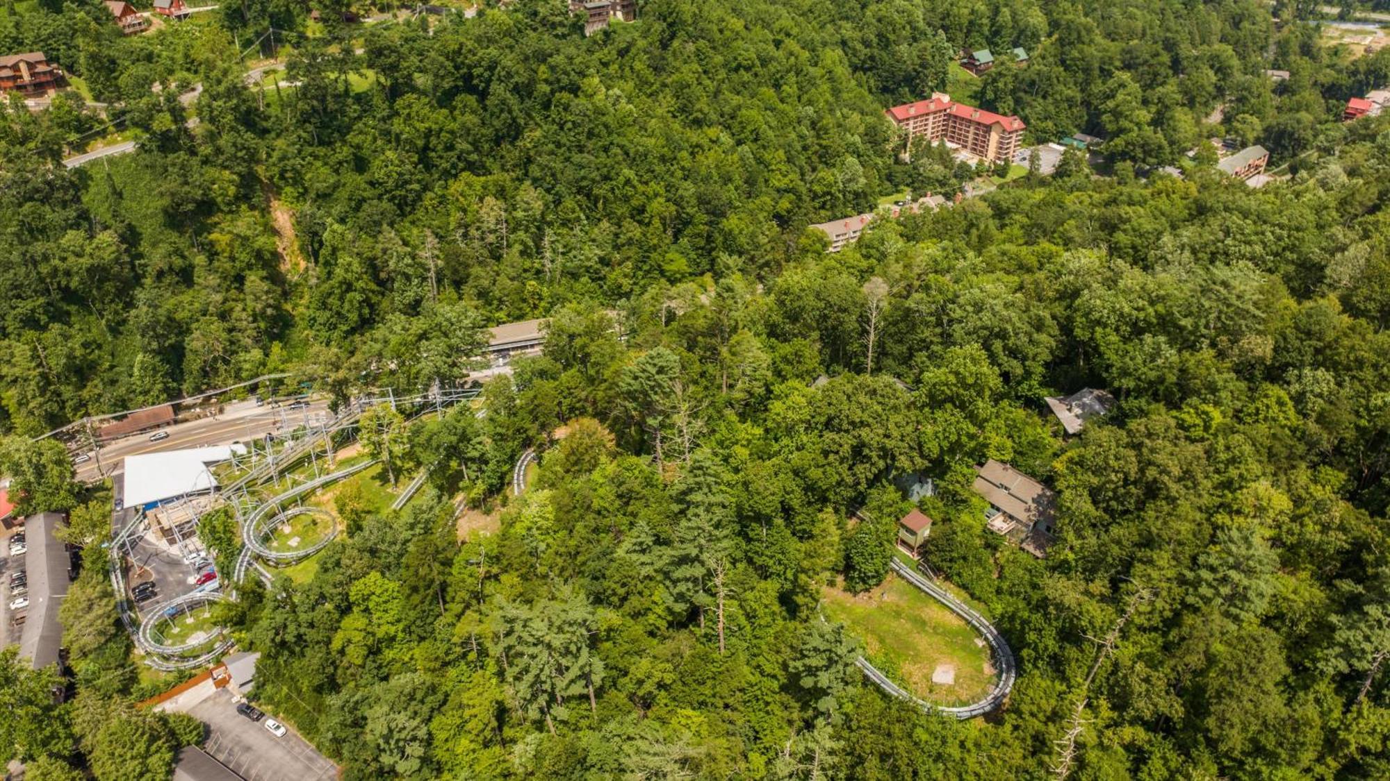 Whiskey Ridge Lodge, A Restored 1940S Gem, 2 Mins From Downtown, Breathtaking City Views, Custom Game Room, And Spacious Elegance Gatlinburg Extérieur photo