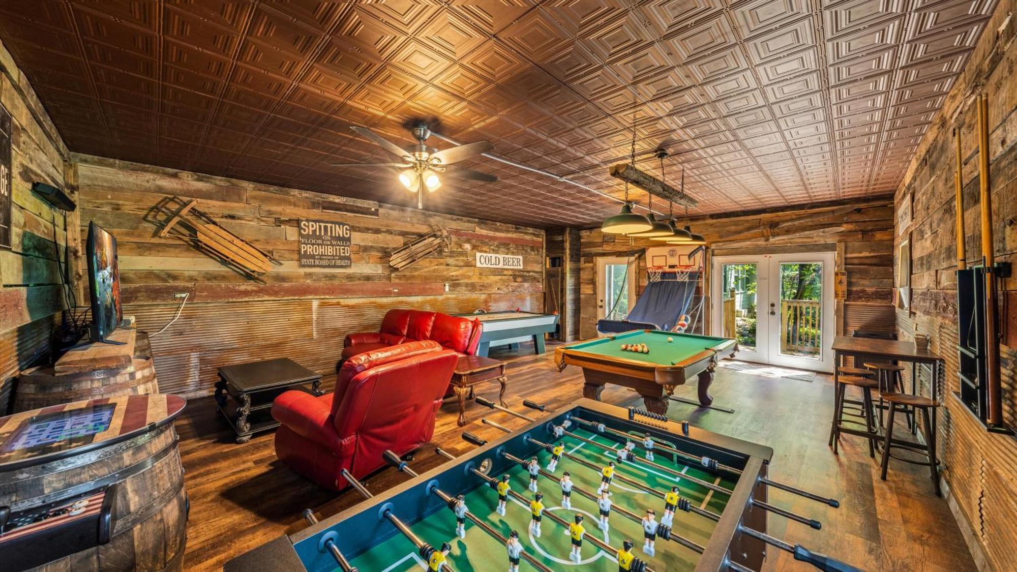 Whiskey Ridge Lodge, A Restored 1940S Gem, 2 Mins From Downtown, Breathtaking City Views, Custom Game Room, And Spacious Elegance Gatlinburg Extérieur photo
